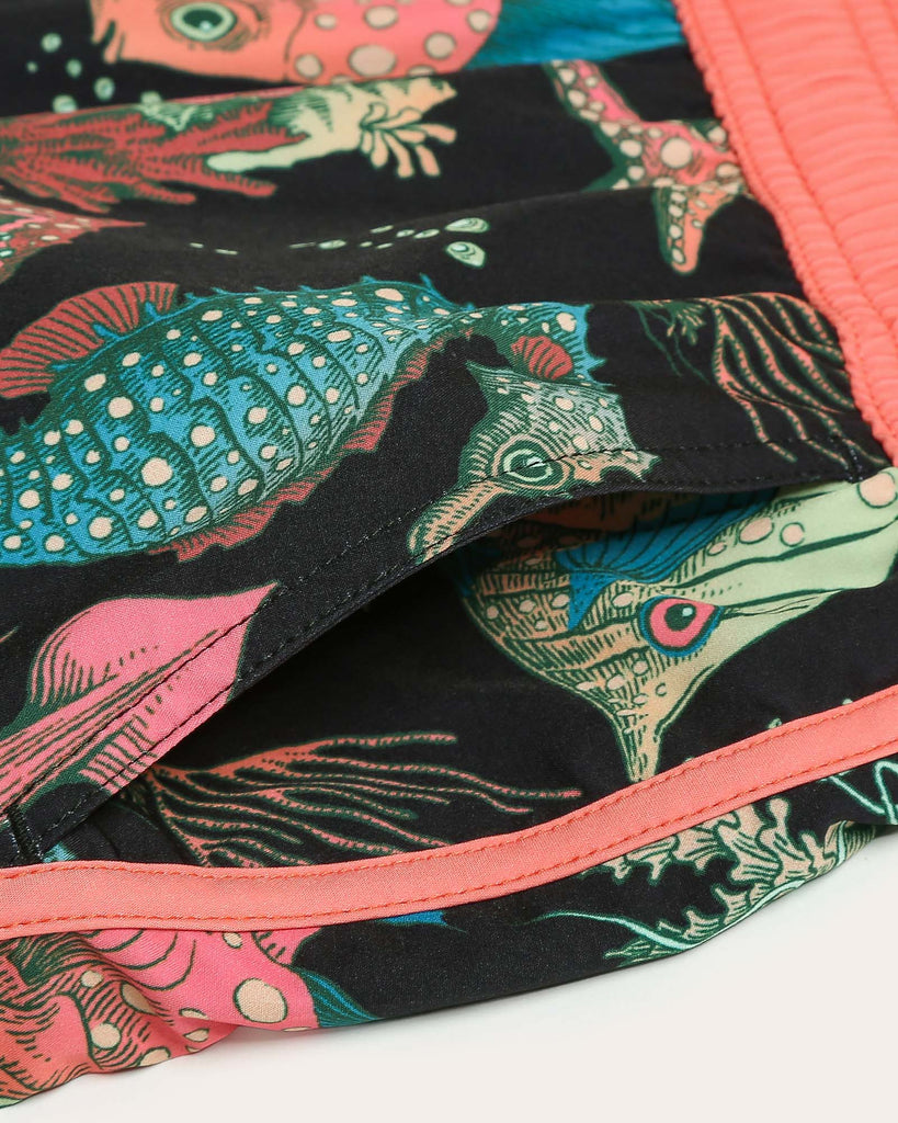 SeaBorn Stretch swim trunks, Black and Pink | Maamgic
